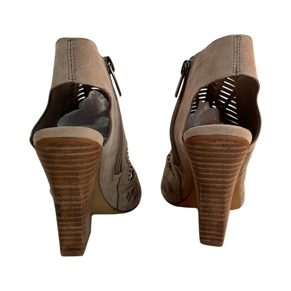Vince Camuto Women’s Kimora Cutout Shield Sandal Size: 6.5 ColorWild MushroomNWT - Picture 12 of 16